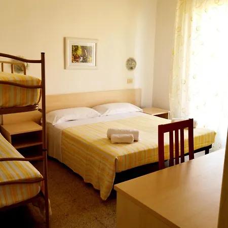 בית הארחה In Guest - New Cirene Triple Comfort With Half Package *