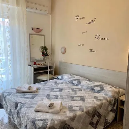 בית הארחה In Guest - New Cirene Triple Comfort With Half Package רימיני