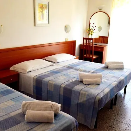 Pensionat In Guest - New Cirene Triple Comfort With Half Package *